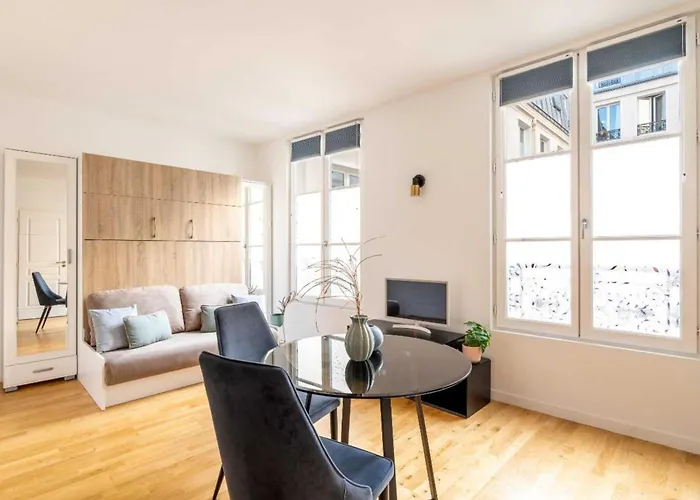 Superb Flat - Heart Of Marais - פריז